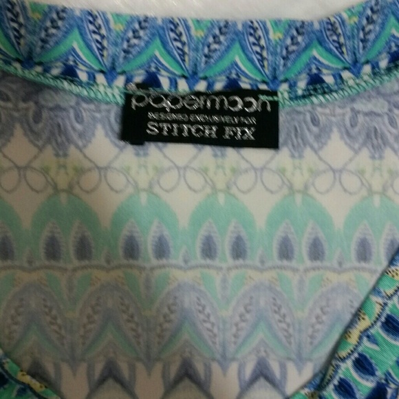 PAPERMOON Stitch Fix v neck tee XS - Picture 3 of 4